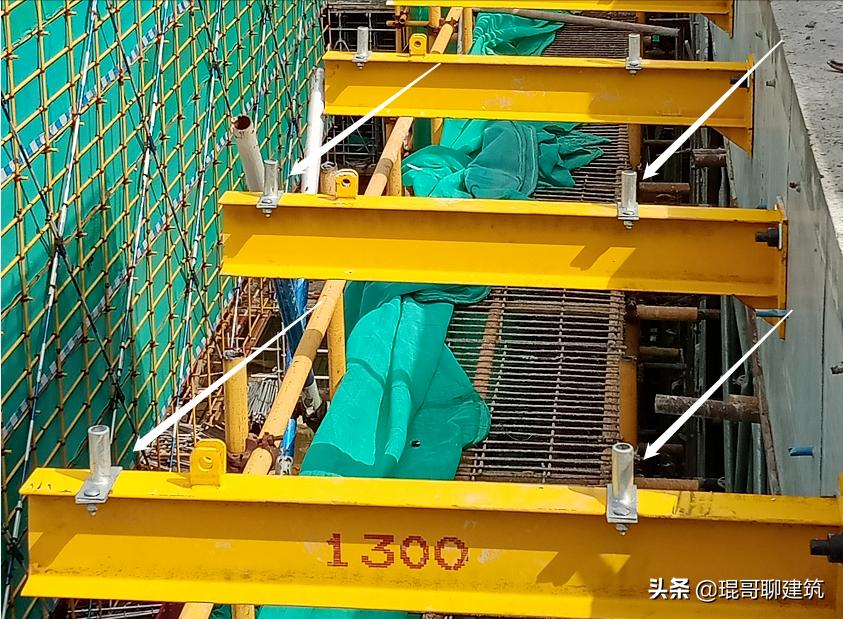 新型悬挑架全套图纸大全集,新型悬挑架半预埋和穿墙哪个安全