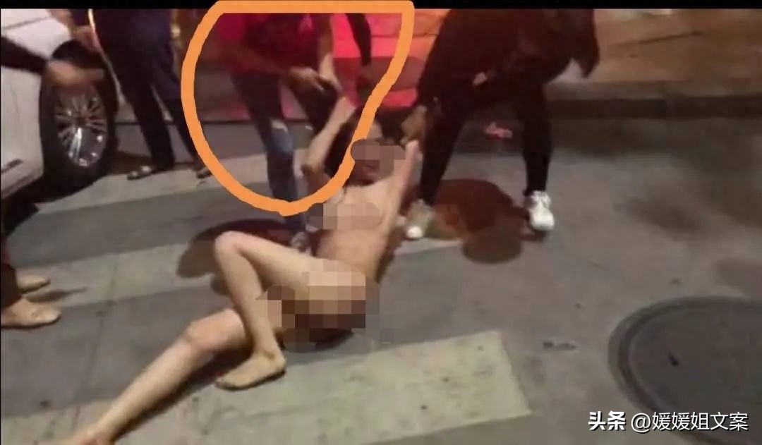 原配带人群ou三姐，揪头发，强行拖拽，扒衣服，只为泄愤