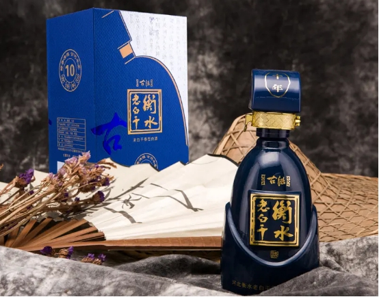 大批芬兰游客进入中国，轻装上阵并非旅游，竟是看上了我国白酒？