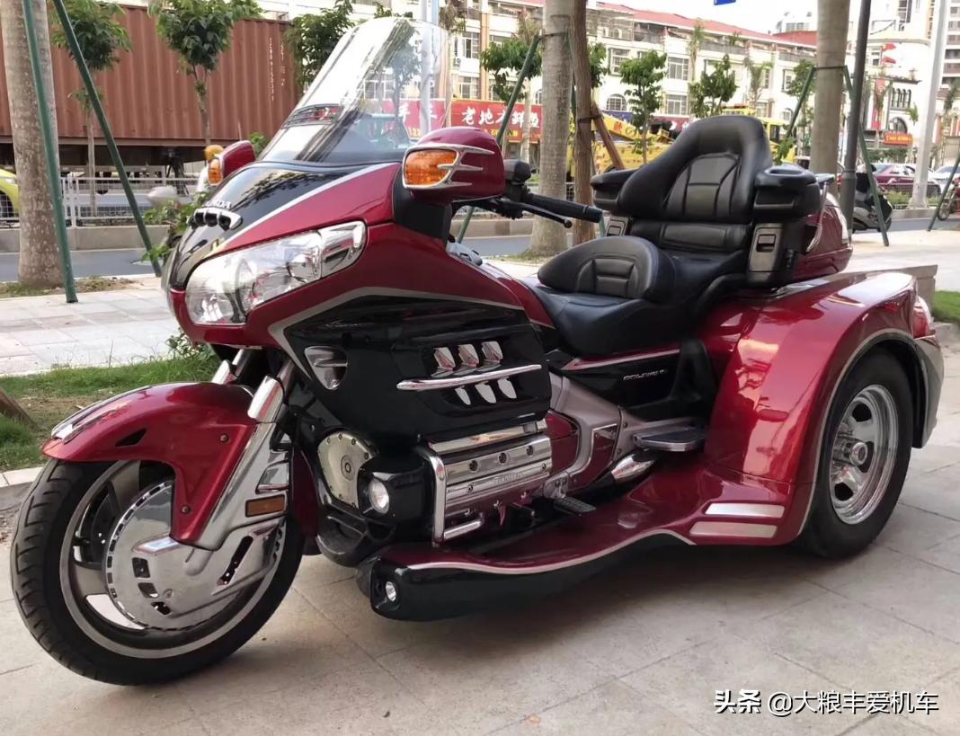 金翼三轮和哈雷三轮哪个好,哈雷金翼三轮摩托车