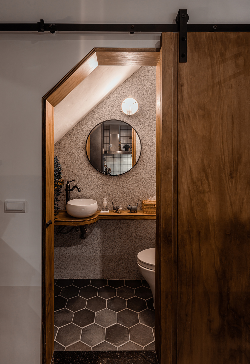 挑高两层小房间设计,40平米两层简约独立屋