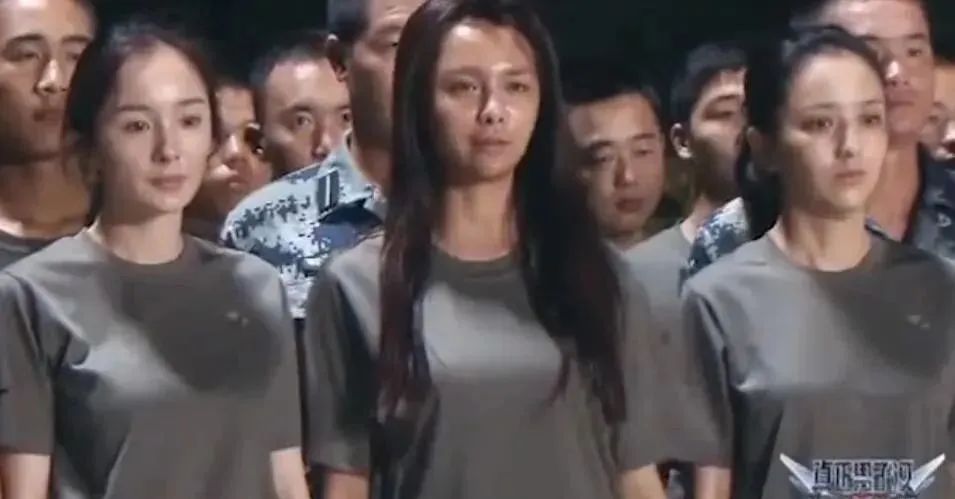 明星也逃不开的容貌焦虑：女星卸妆前后对比，自信的人才最美丽