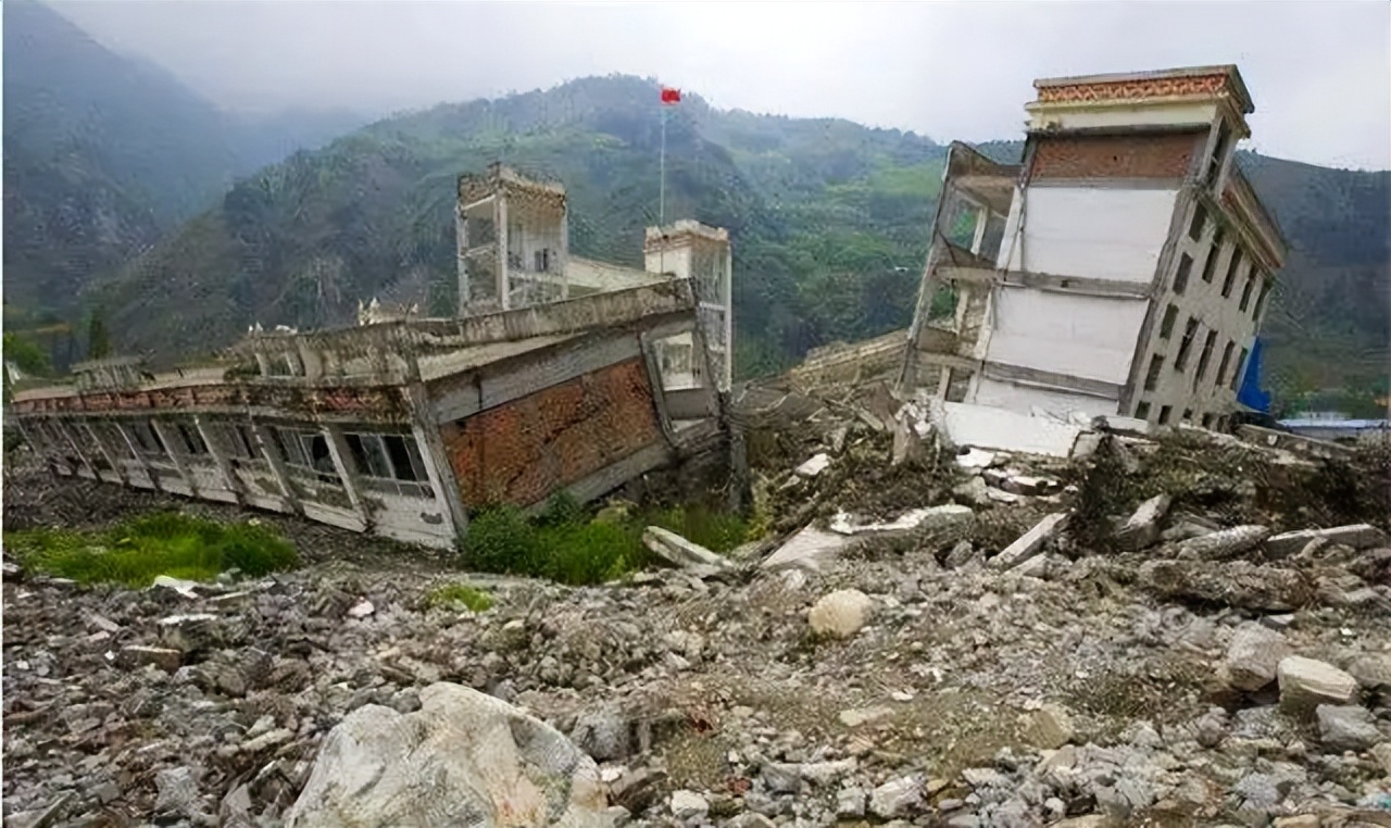 汶川地震女英雄雷楚年出狱,汶川地震15年前救的女孩