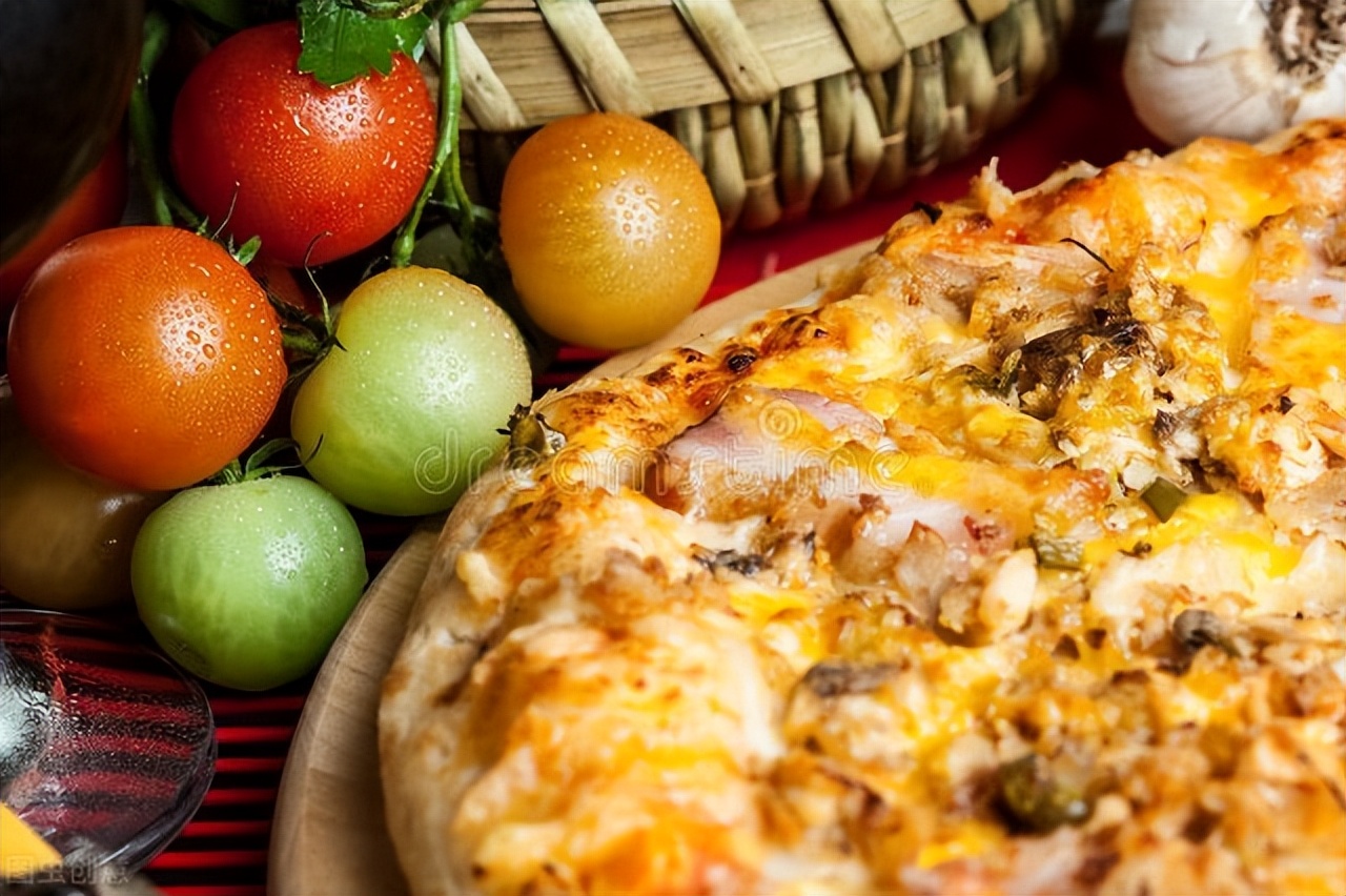 大班美工漂亮的小羊,好吃的披萨饼美术教案