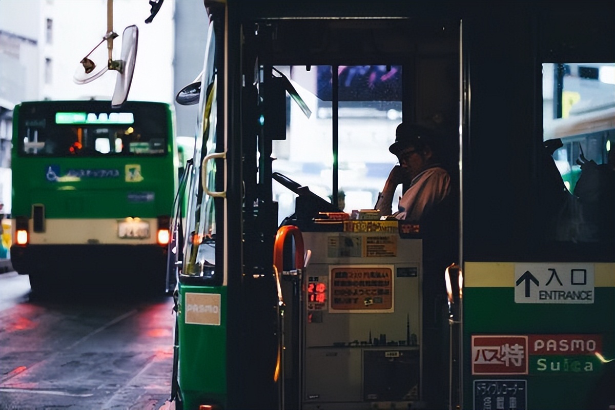 伤感街景视频一个人,超长夜晚街景唯美伤感图片