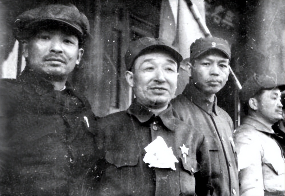 1952年救命恩人被举报贪污，毛主席惊讶：这不可能，我要问问恩来
