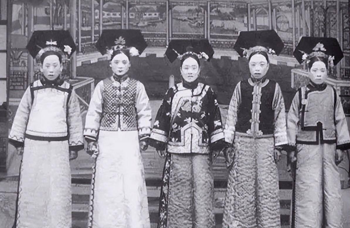 罕见照片，世界上胸最大的女人，女人舌头10.16厘米，你见过吗