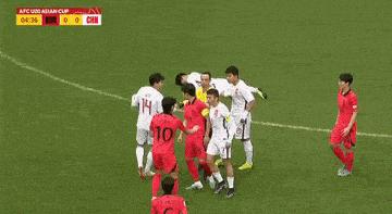 冲突+主帅染红！U20国足展现血性5人抽筋拼到最后一颗*弹子**