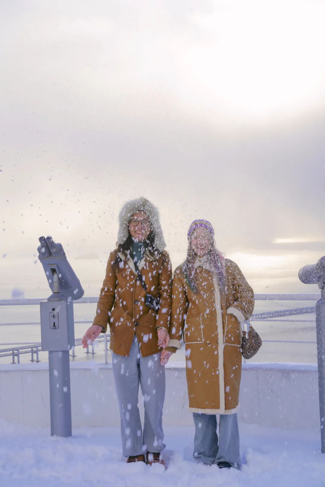 90后夫妻生4胞胎小伙卖房凑50万,90后夫妻卖500万房到内蒙古当农民