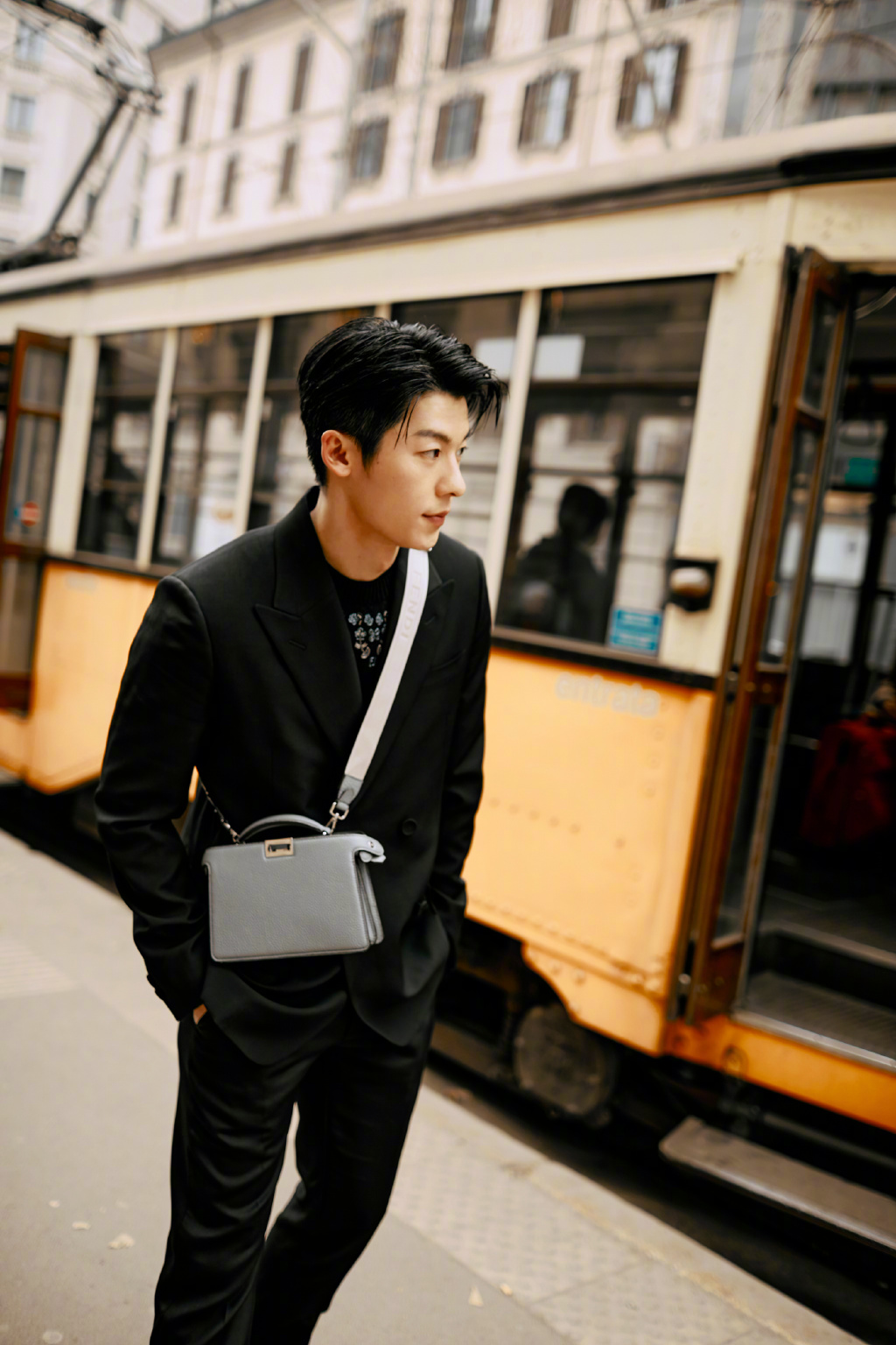 男明星宫廷风男西装搭配,最新男明星穿搭