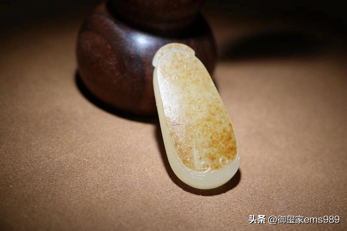 买什么玉性价比高养人,哪种低价玉有升值潜力