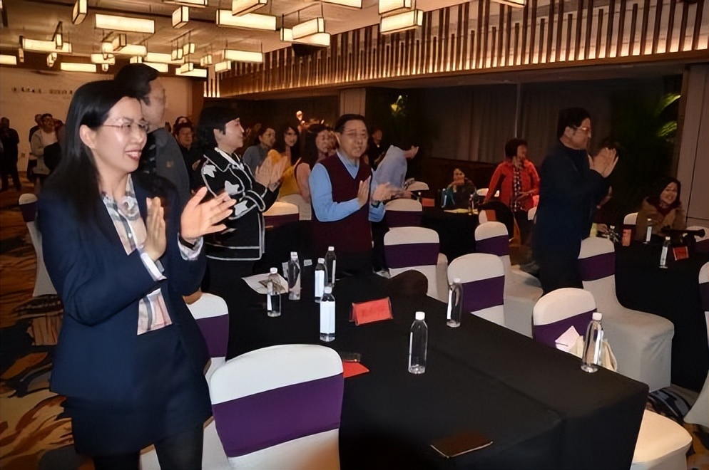 让红色基因薪火相传视频,让红色的基因传承万代千秋演讲