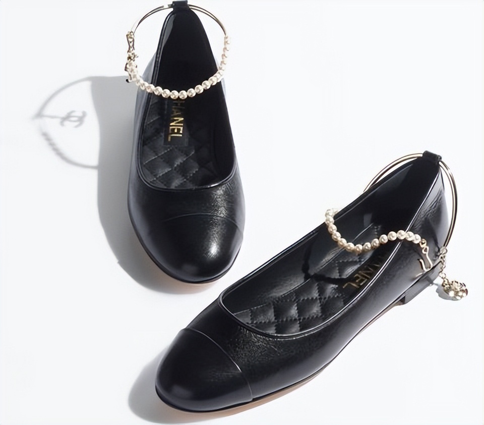 blackpink跳舞jennie穿红丝绒,blackpink演唱会jennie鞋