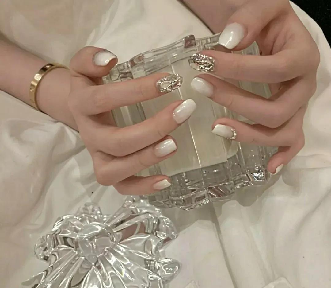 哑光美甲和亮面美甲,美甲教程和美甲技巧