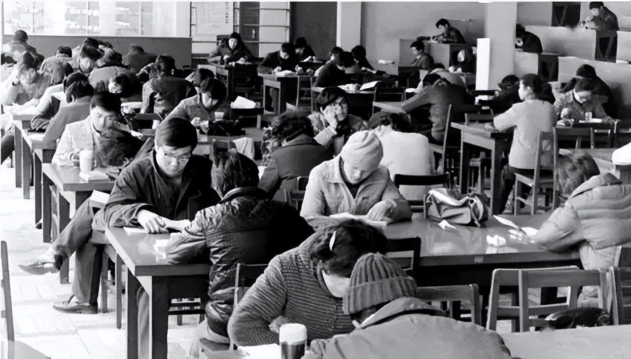 1977年第一次高考图片,2023年高考图片配图高清