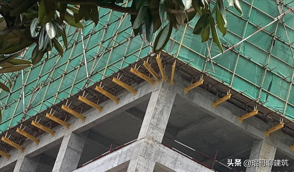 新型悬挑架全套图纸大全集,新型悬挑架半预埋和穿墙哪个安全