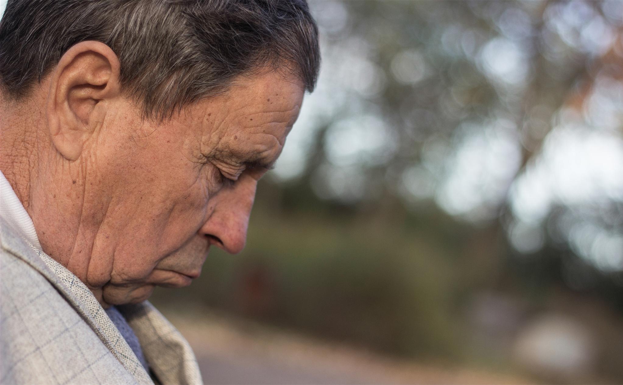 老公把工资交给婆婆保管老婆存了,婚后丈夫把工资卡交给母亲保管