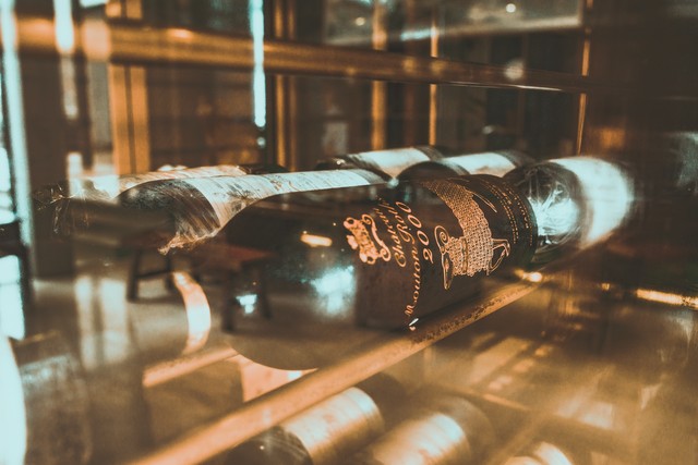 怎样选购进口干红葡萄酒,葡萄酒的选购技巧与品牌推荐