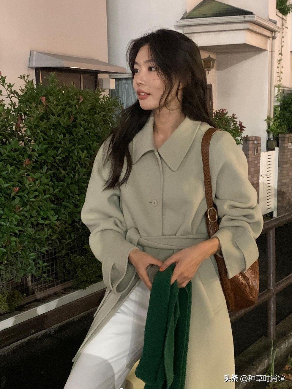 韩国小姐姐冬日穿搭,拜托冬天穿短袖