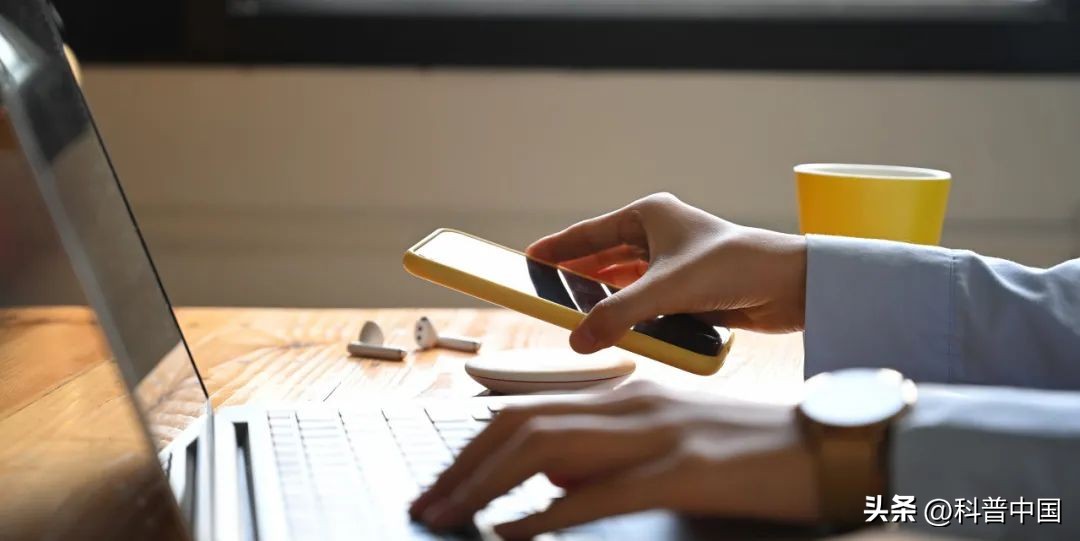 充电时一充一停是充电器坏了吗,充电器坏了该怎么给手机充电