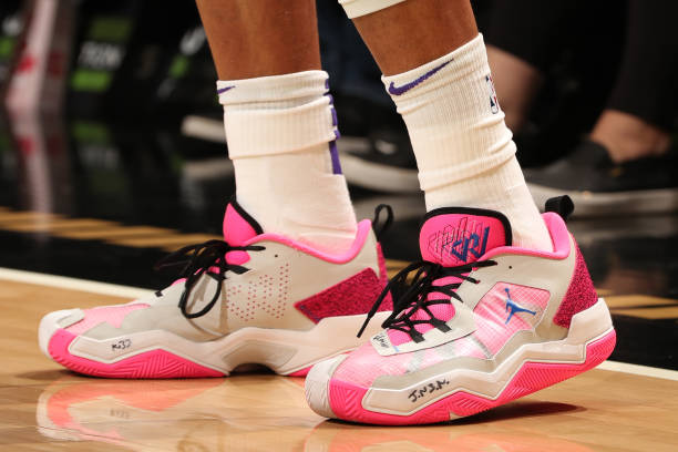 詹姆斯最新上脚球鞋,詹姆斯上脚使节12图片