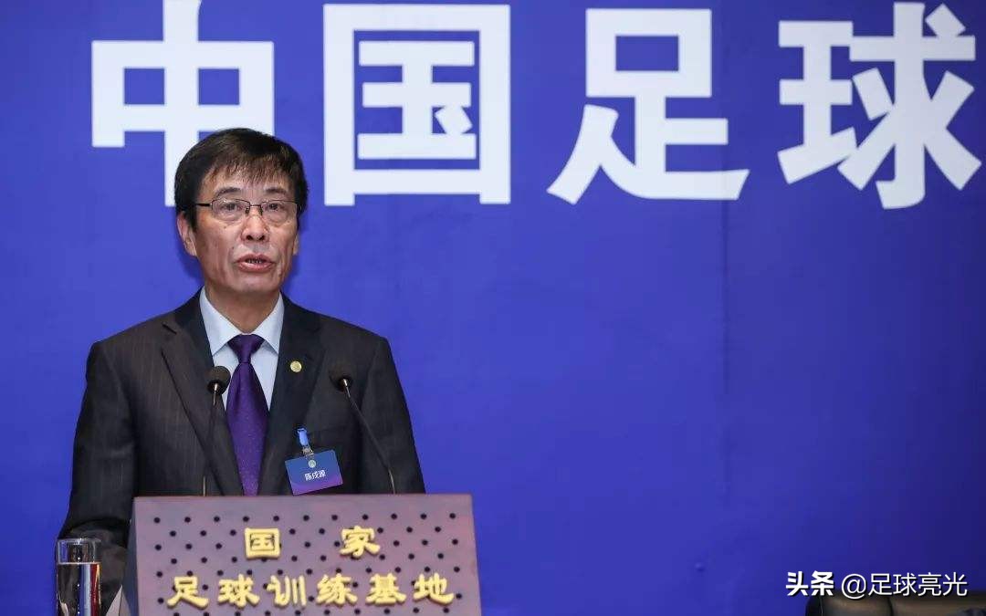 中国足球在黑暗中寻找希望