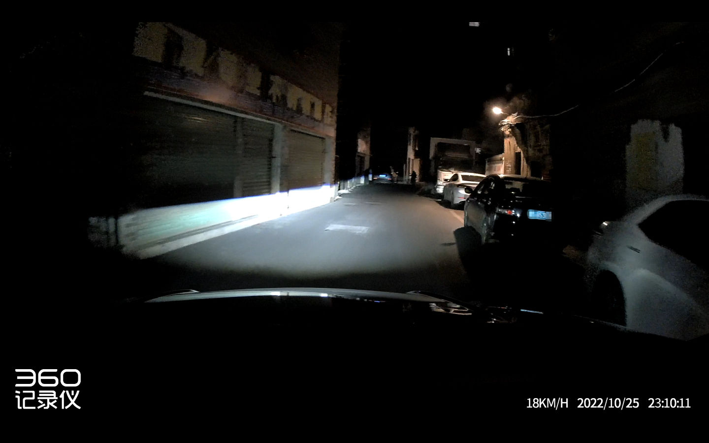 360g900和海康威视c8夜间行车对比,海康威视与360行车记录仪哪个更好