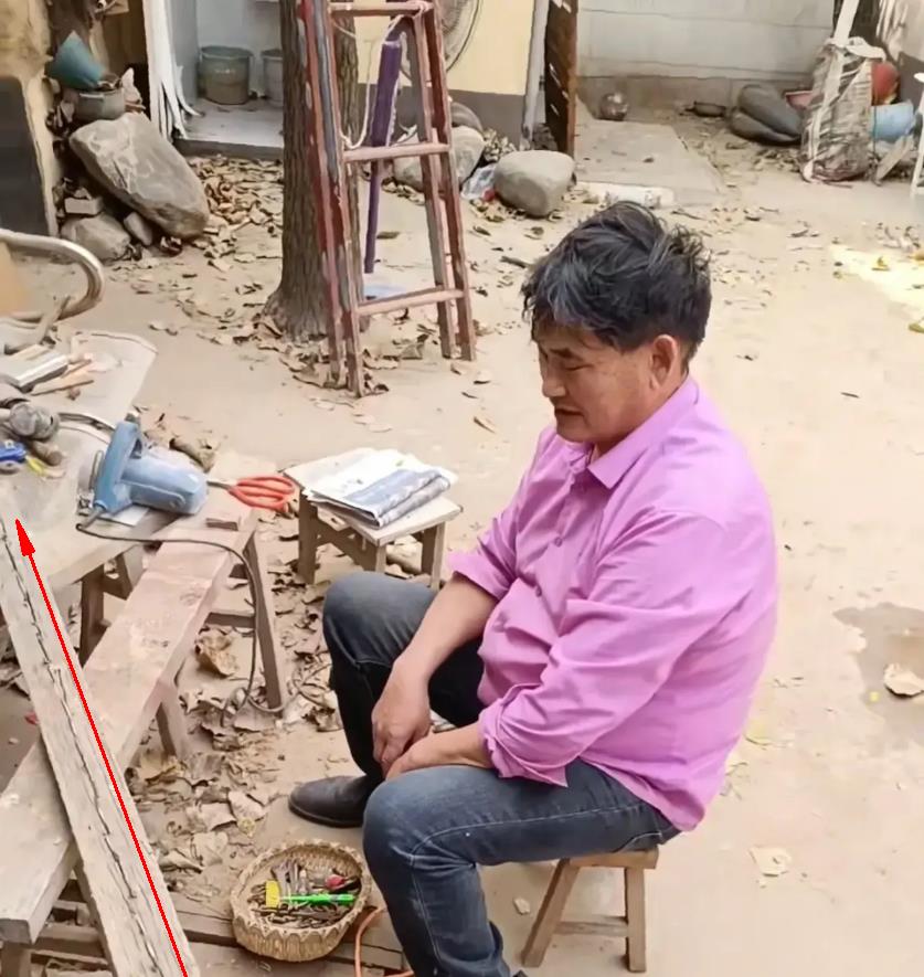 大衣哥出门被粉丝围了,大衣哥被堵门完整版