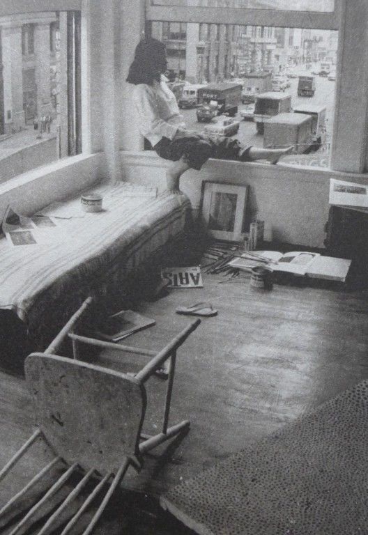 在美国组织全裸行为艺术被捕，日本丑闻女王如何逆袭为最贵女画家