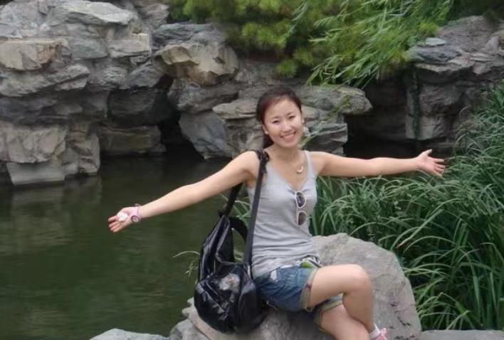 美女安检员婚前意外偏瘫，富二代未婚夫果断离开，靠代购买6套房