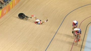 骑行摔车的正确姿势,避免骑行摔车技巧