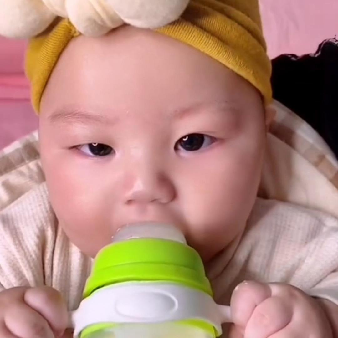 四个月宝宝特点及怎么护理,四个月宝宝有什么发育标准