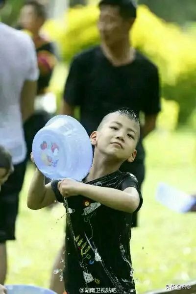 13岁，顶级Alpha，阿姨们都在等他出道