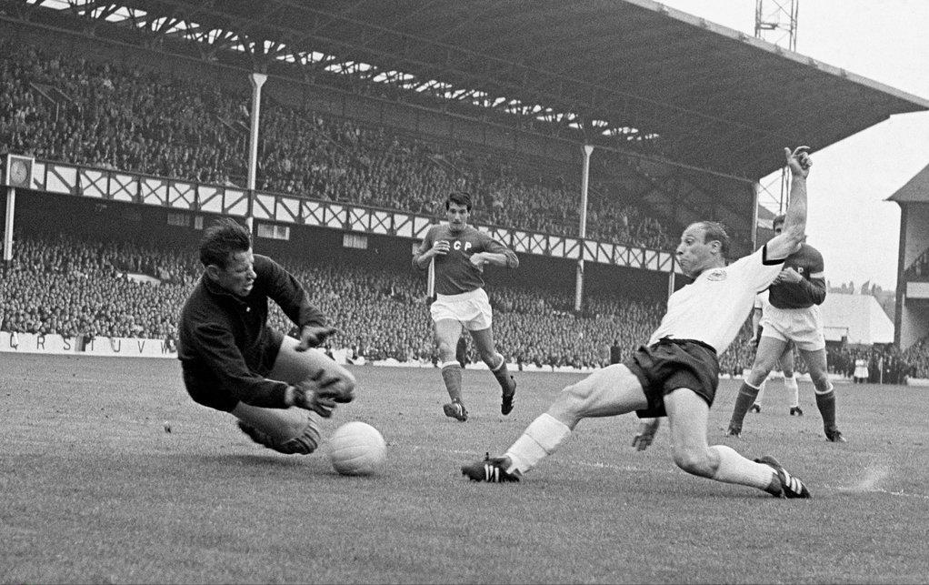 足坛最强右脚前锋,足球十大左脚射门高手