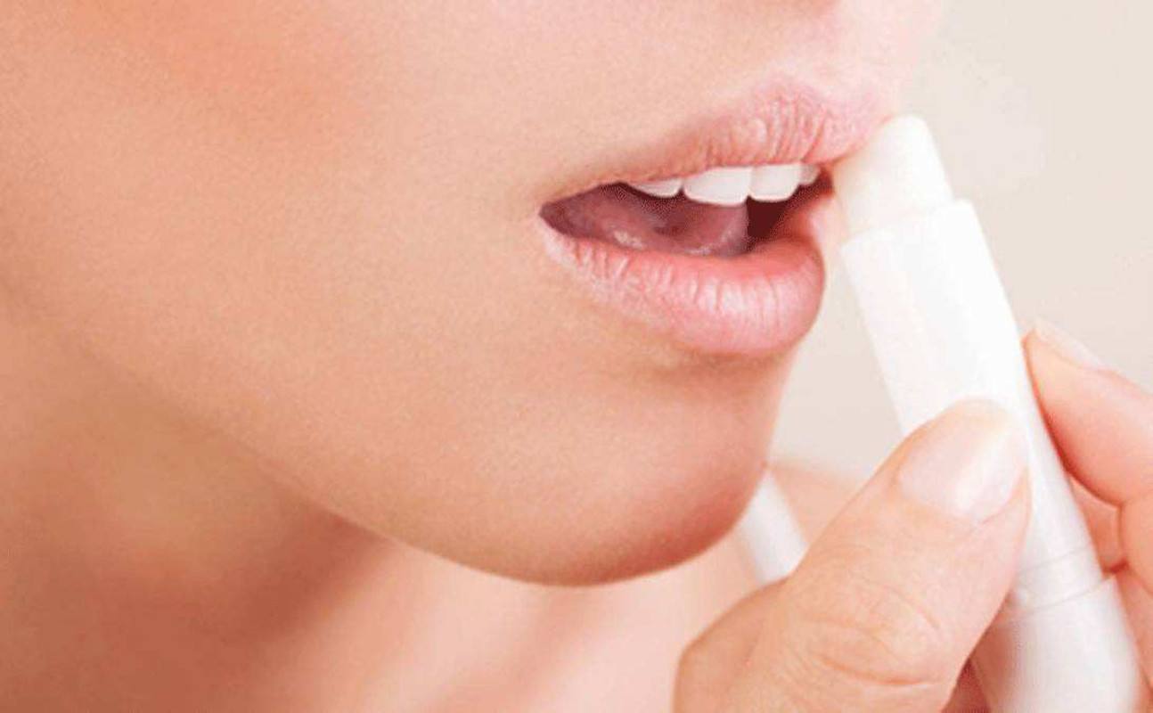 润唇膏涂法令纹有效吗,润唇膏去法令纹