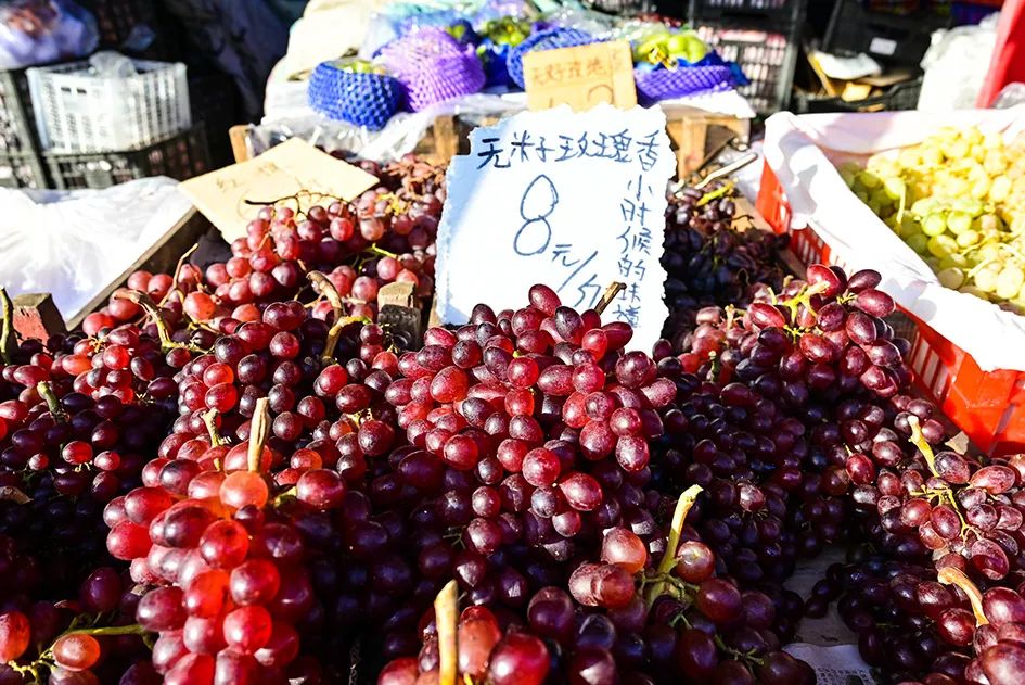 西山脚下的早市,闲逛最具人间烟火气的早市