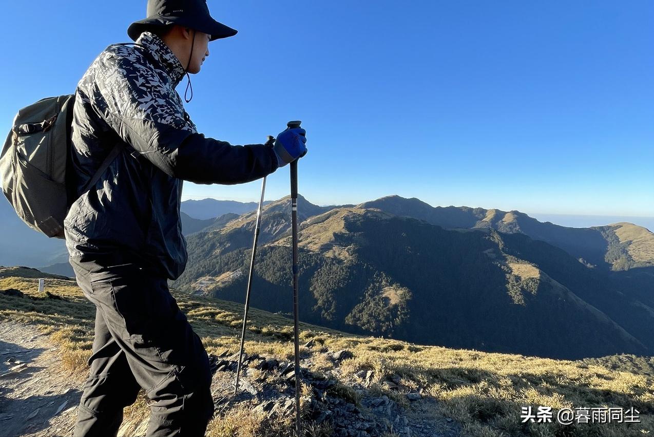 登山杖使用攻略,登山杖用法登山需要佩戴手套吗