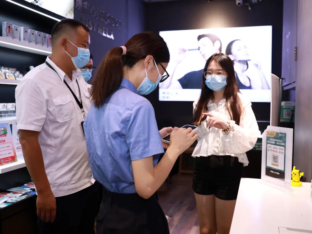 校园普法常态化保驾护航未成年,未成年人普法走进课堂