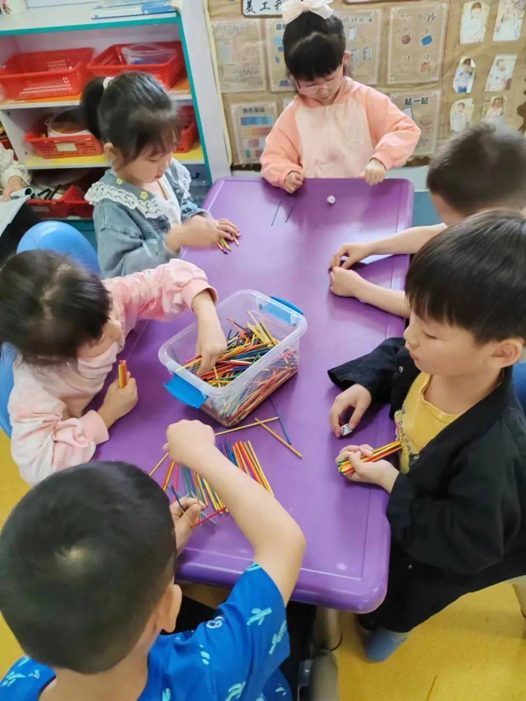 “戏”动童年，“域”见未来——诺亚舟开心果幼儿园区域活动