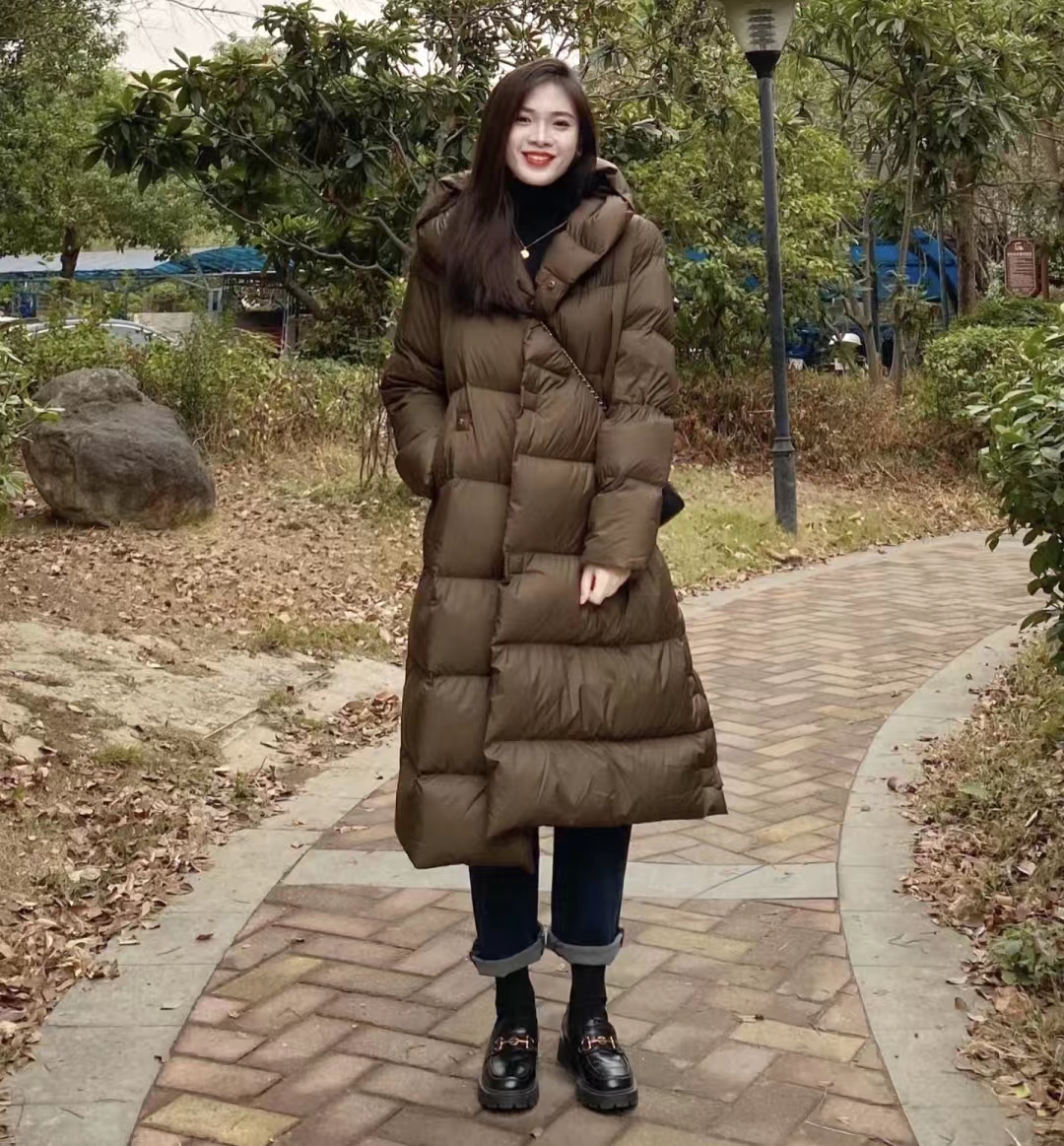 冬季穿什么颜色的羽绒服最百搭,流行的冬季羽绒服颜色搭配