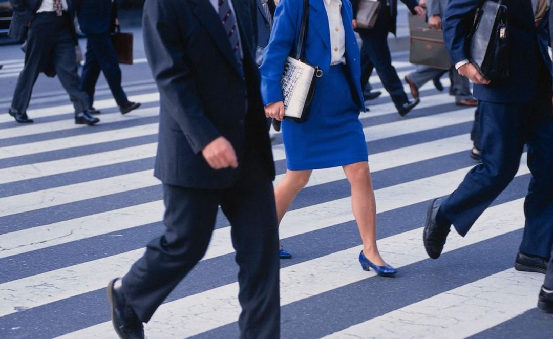 职场礼仪正确的站坐走姿,职场礼仪十大技巧