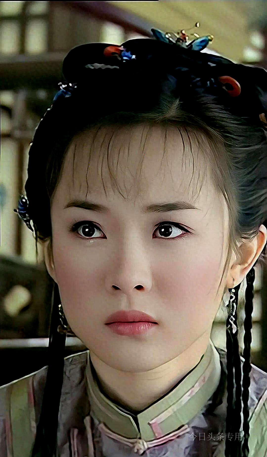 早年大尺度戏,为博出位全裸出镜,一脱成名的她到底有多少黑料?