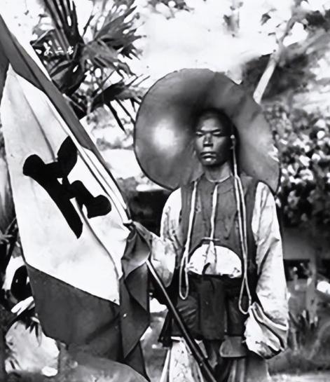 21张真实又罕见的老照片，阴毛假发工作者，我怀疑他用错地方了