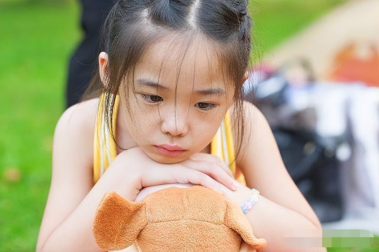 家有高敏感的宝宝，父母教育要注意5点，才能培养孩子的自信