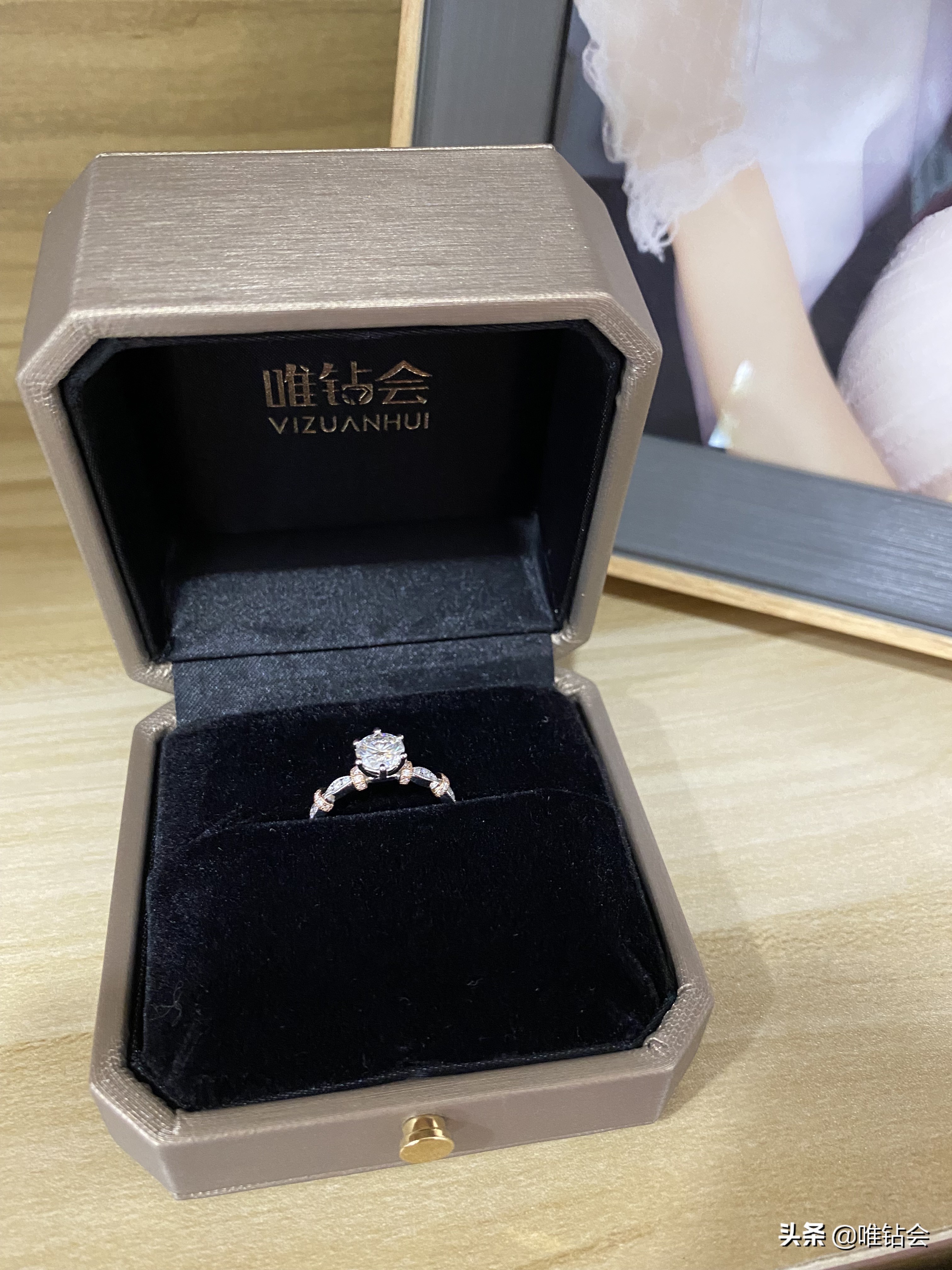 为什么莫桑钻那么不真实,莫桑钻细节