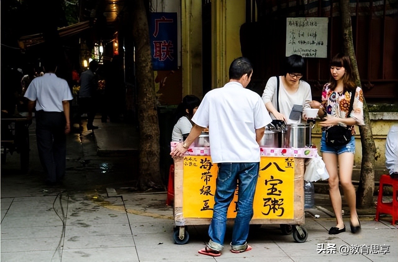 失业摆摊真实感受,失业女生摆摊崩溃却登上热搜