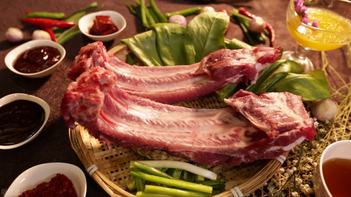 排骨直接焯水,难怪又腥又柴!记住3步,软烂可口,香到骨头里