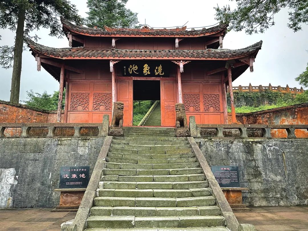 峨眉山一日徒步攻略,峨眉山徒步3天2夜攻略上下山