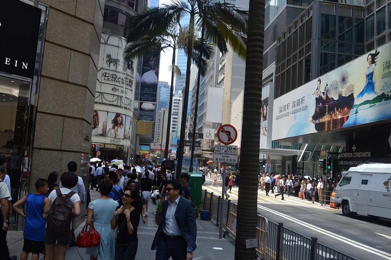 爱上一座城是什么歌,爱上一座城歌曲原唱完整版