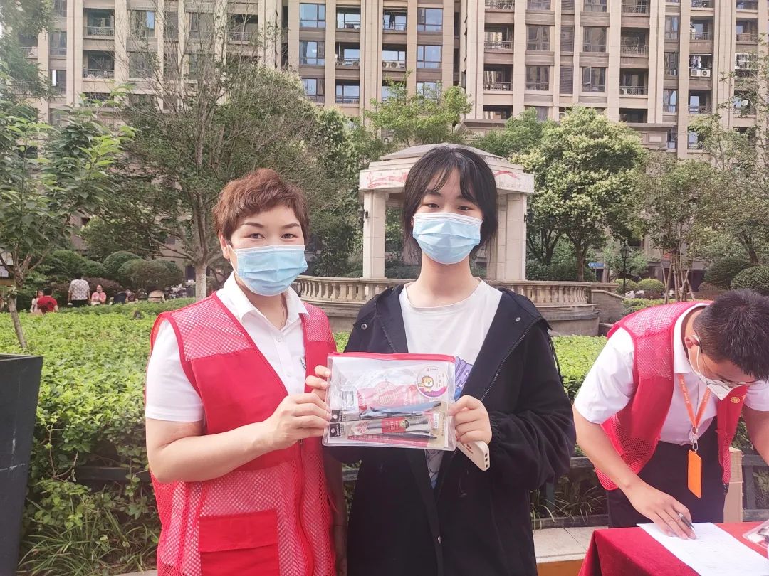 亚新物业|为高考助力，为梦想护航